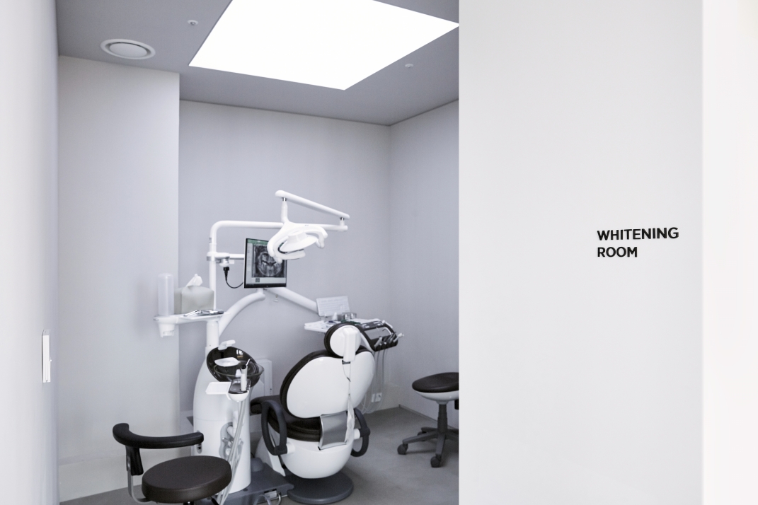 Why a Preliminary Examination Matters Before Aesthetic Dental Treatment: Checking for Cavities, Gum Health, and Bite